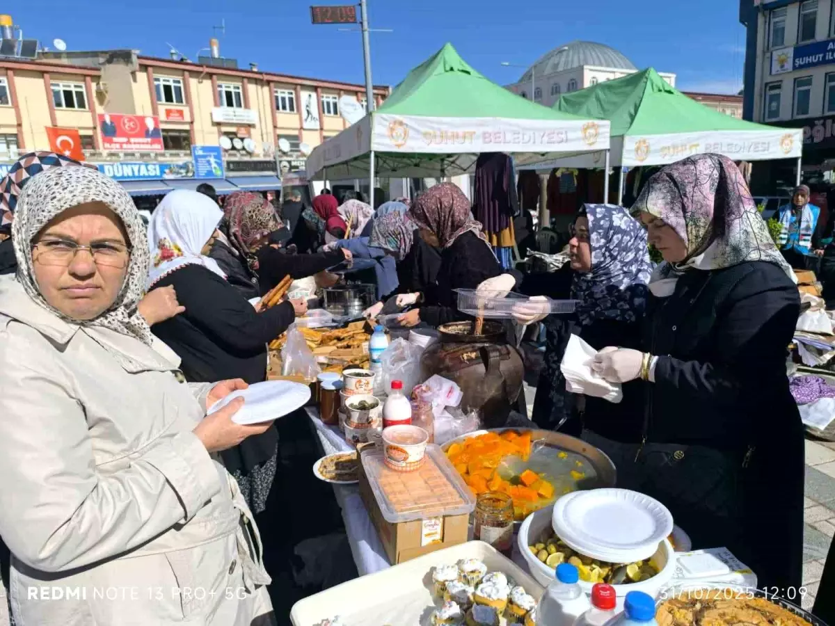 Afyonkarahisar\'da Gazze İçin Hayır Çarşısı Düzenlendi