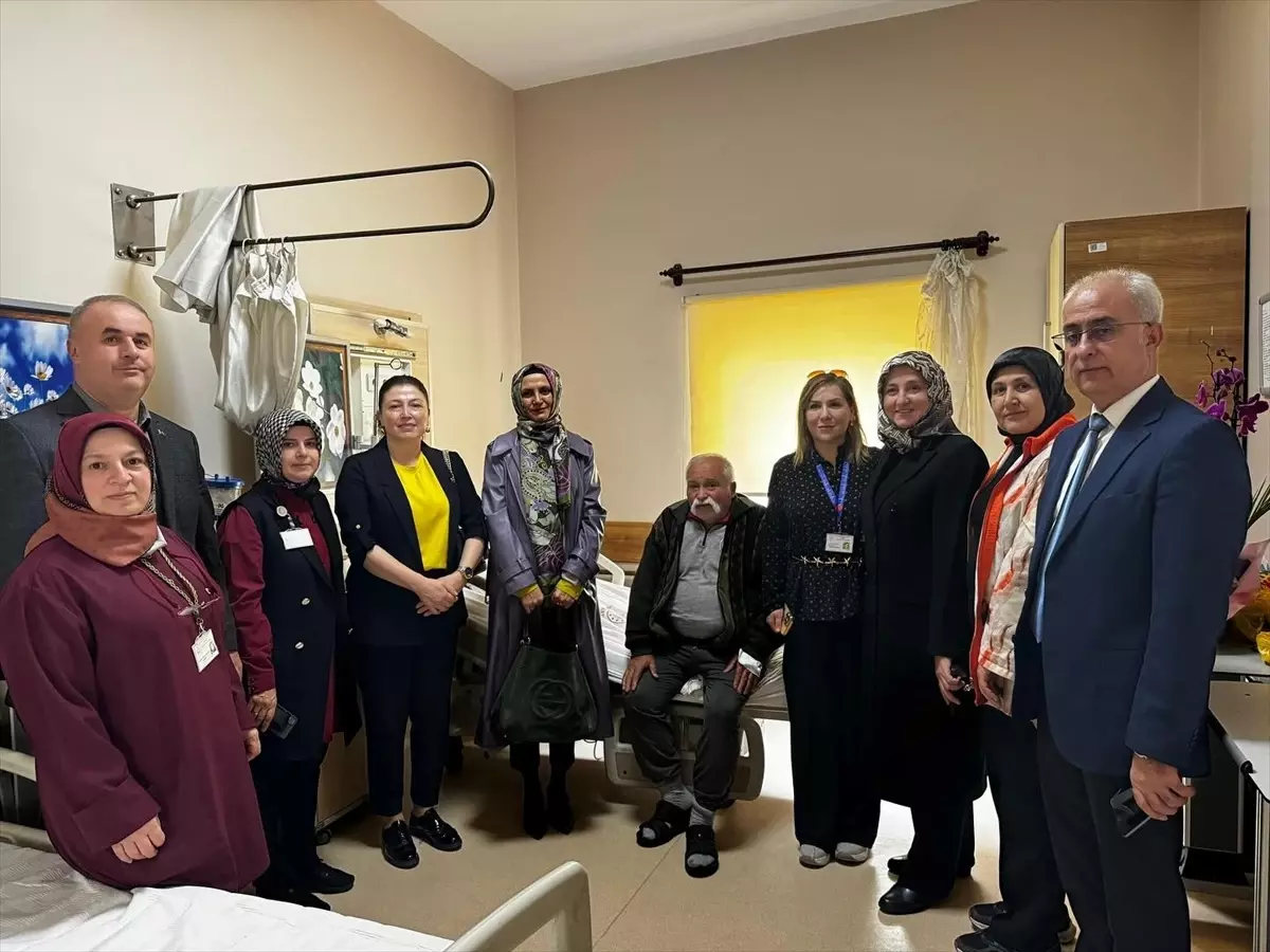 Tokat Valisi Köklü\'nün eşi Yasemin Köklü\'den rahatsızlanan şehit babasına ziyaret