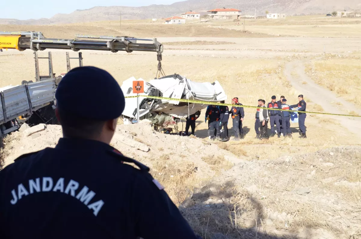 Aksaray\'da TIR Kazası: Şoför Hayatını Kaybetti