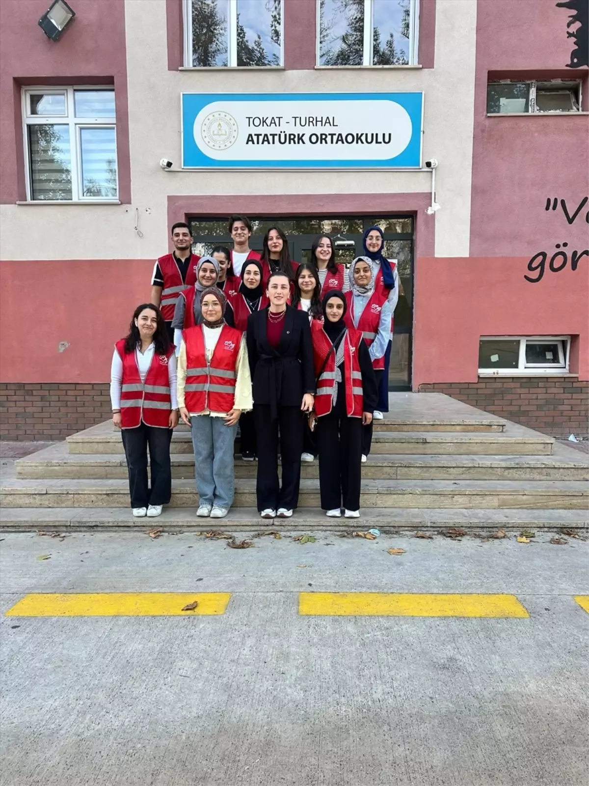 Turhal Ortaokulu Kütüphanesi Yenilendi