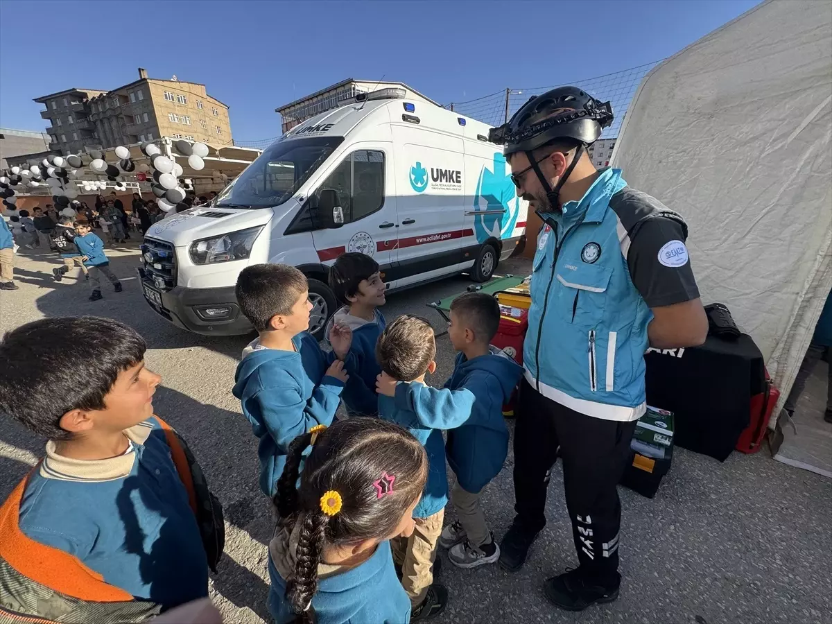 Yüksekova\'da Sağlıklı Çocuk Etkinliği