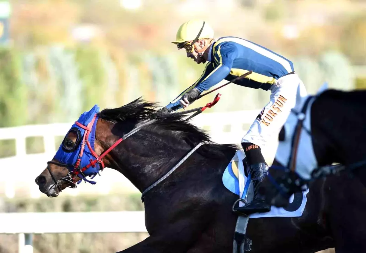 Cumhuriyet Koşuları\'nda Ödüller Dağıtıldı