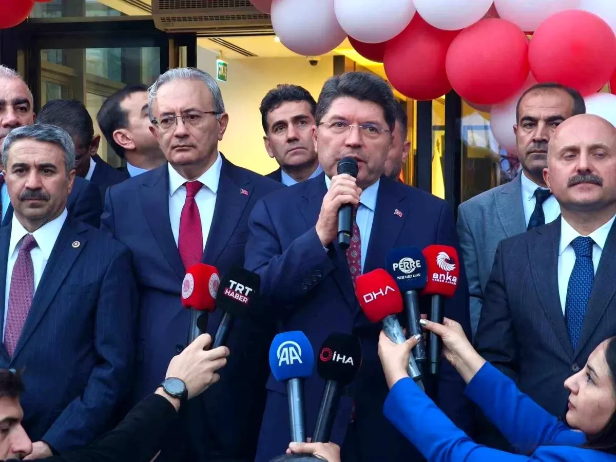 Adalet Bakanı Tunç: "Birlik ve beraberlikle Türkiye Yüzyılı\'nı inşa edeceğiz"