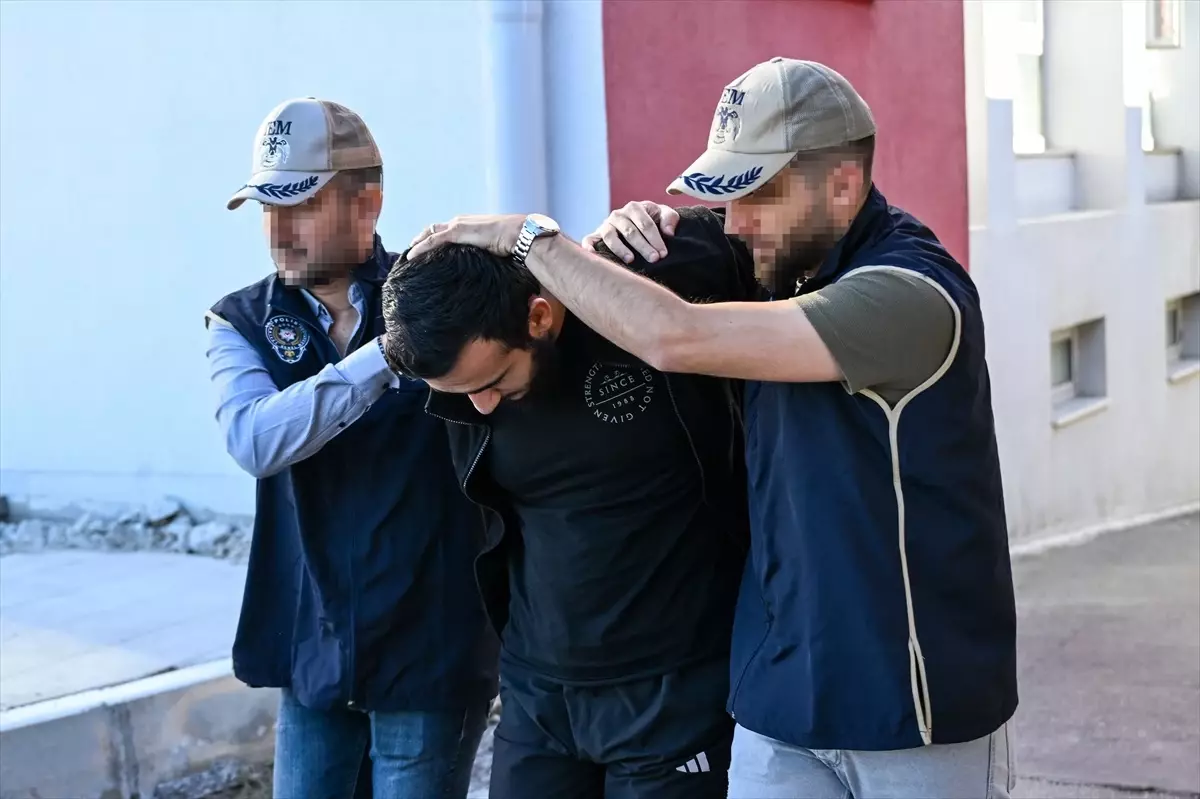 DEAŞ\'a Operasyonda 3 Tutuklama