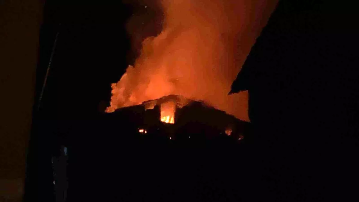 Çankırı\'da Yangın: Bir Ev Kül Oldu