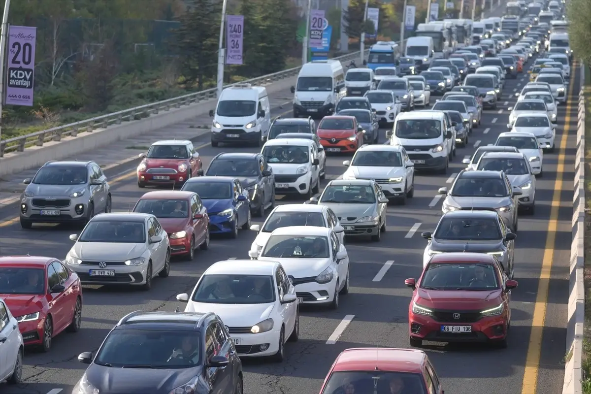 Ankara\'da Trafik Yoğunluğu Artıyor