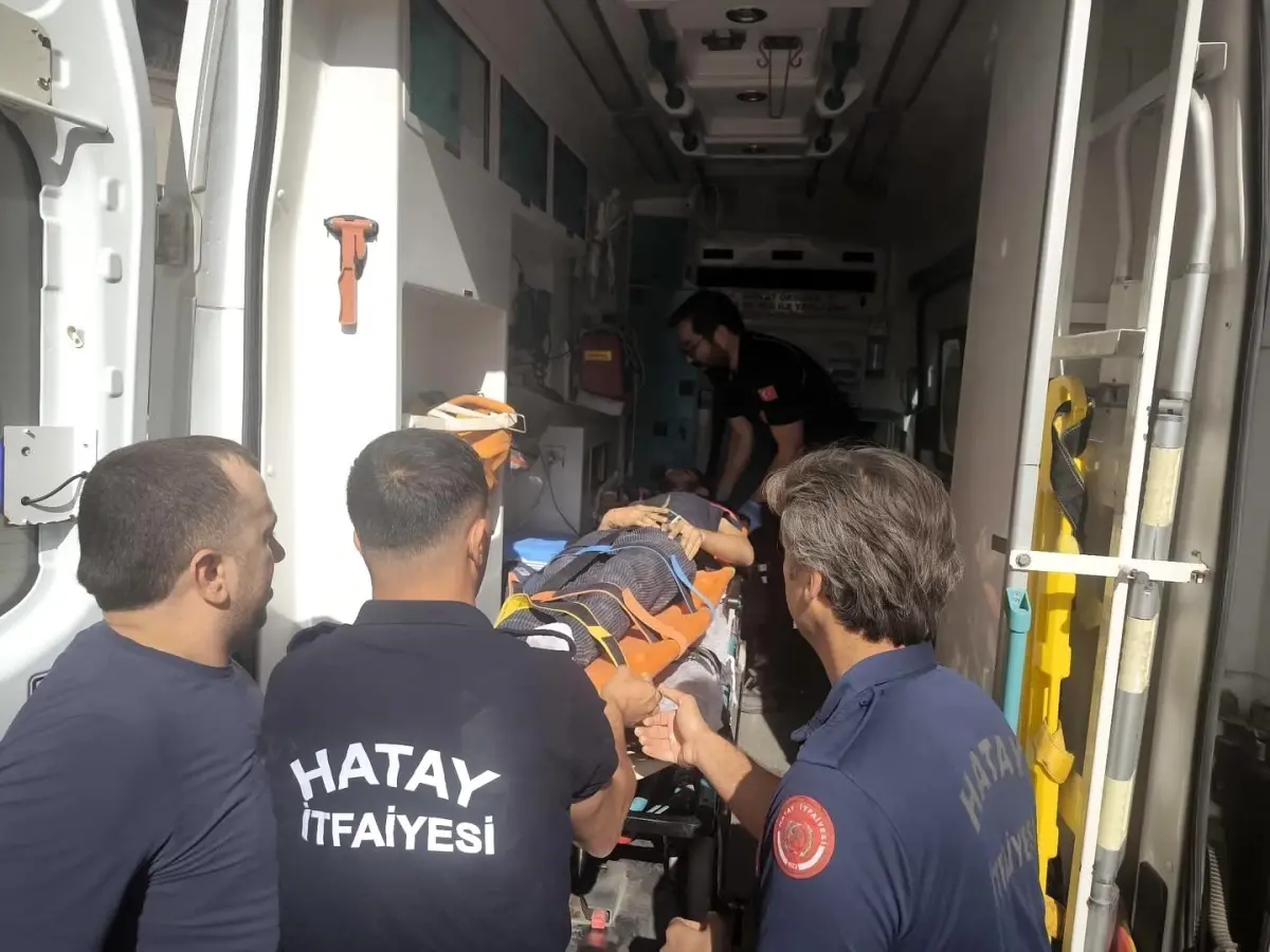Hatay\'da Asansör Kazasında Yaralanan Vatandaş İtfaiye Tarafından Kurtarıldı