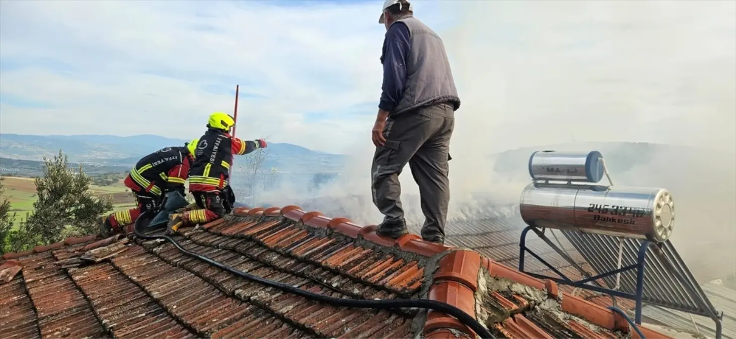 Balıkesir\'de İki Yangın Kontrol Altına Alındı