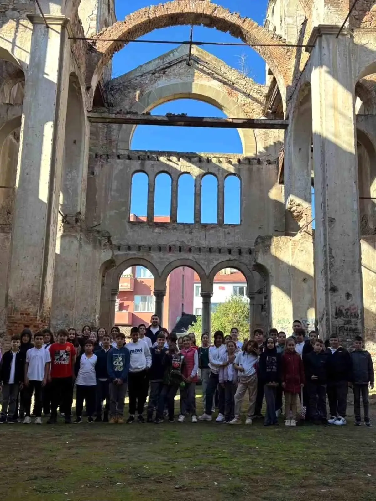 Bayırköy\'de İlkokul Öğrencileri Tarihi Mekanları Gezdi