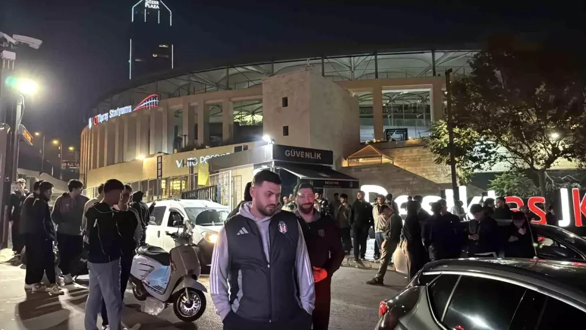 Beşiktaş\'ta Derbi Öncesi Kavga: 1 Yaralı