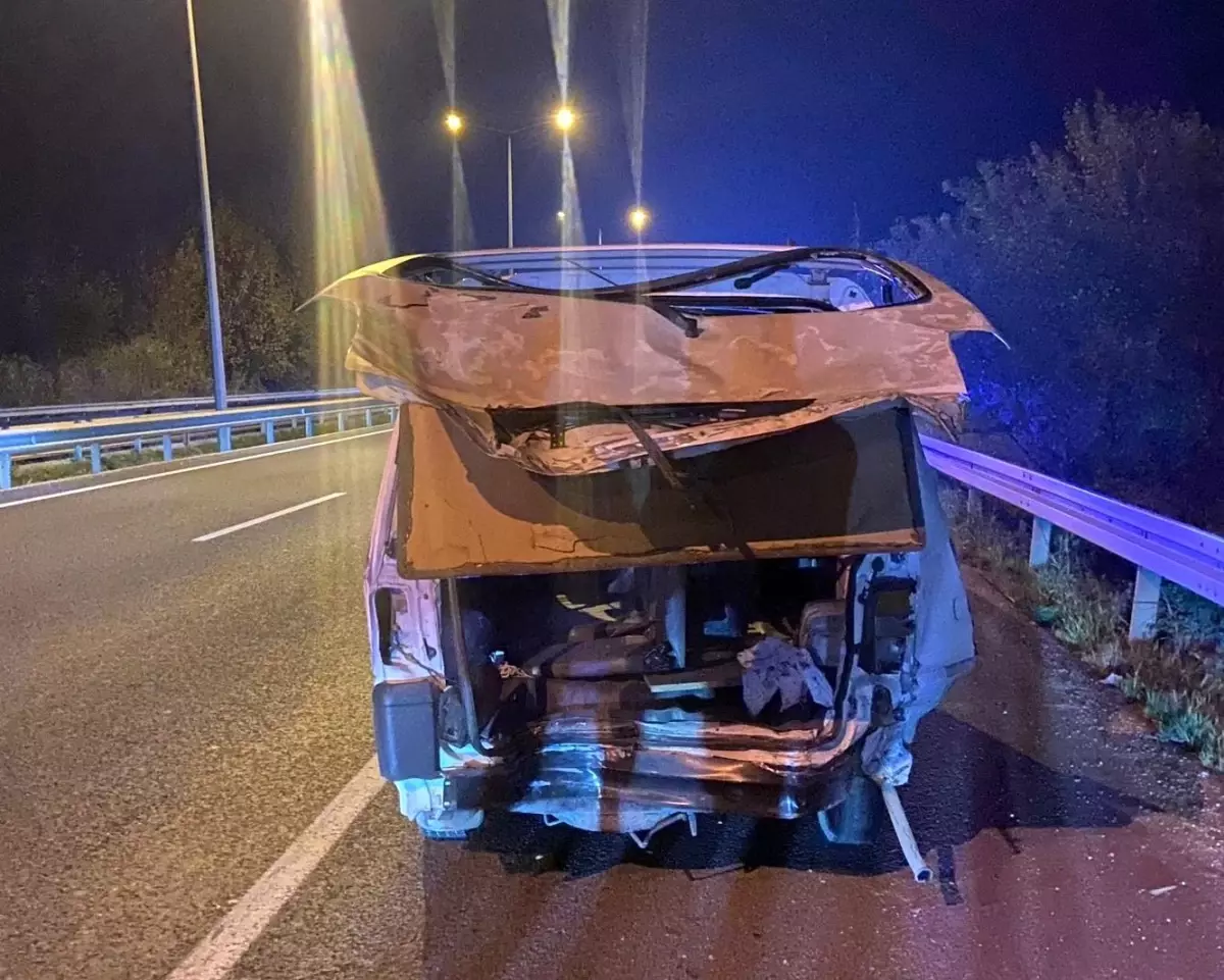 İnegöl\'de Trafik Kazası: 1 Ölü, 4 Yaralı