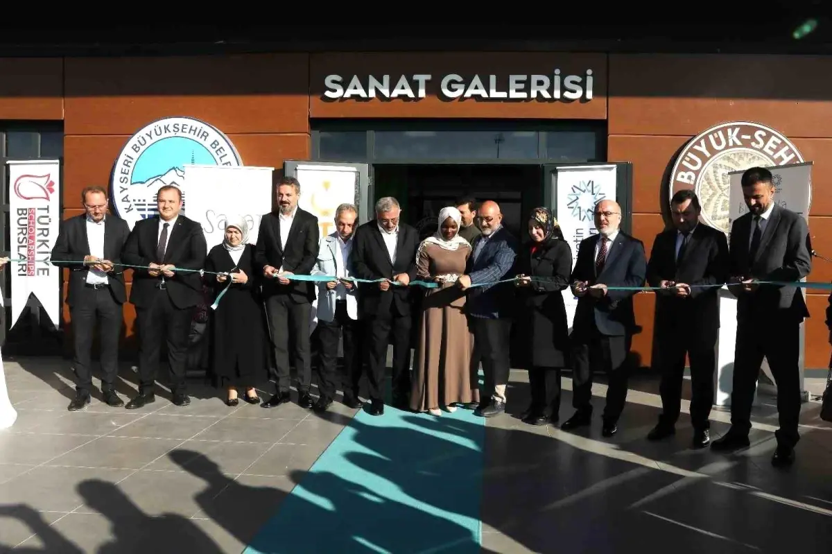 Kayseri\'de \'Bi\' Dünya Sanat\' Sergisi Açıldı