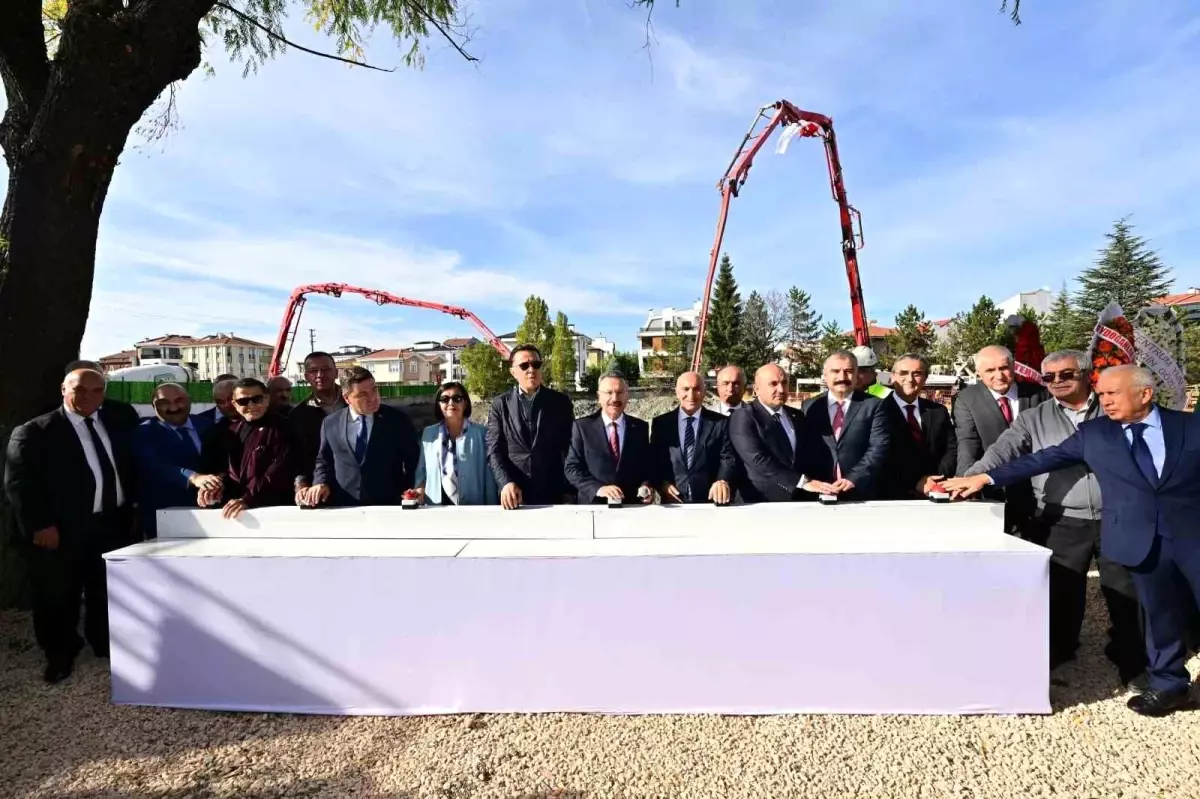 Eskişehir\'de Huzurevi Temel Atma Töreni