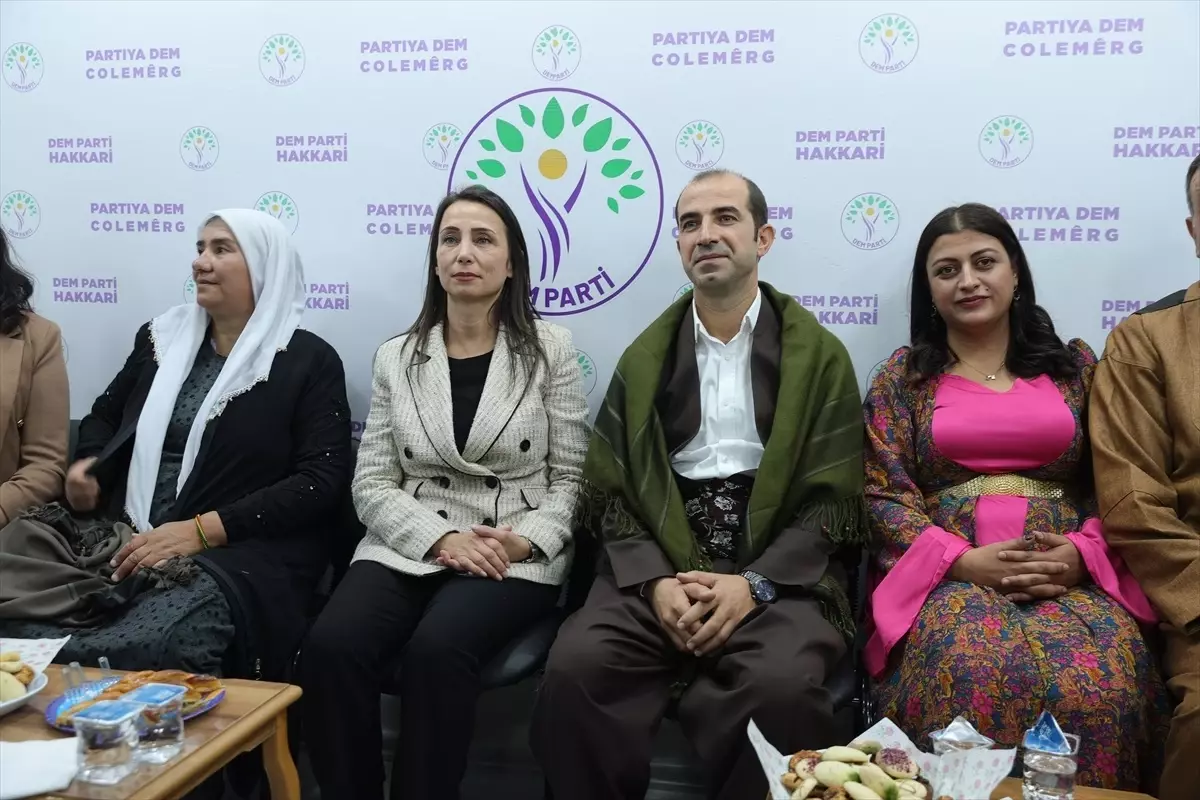 Hatimoğulları Hakkari\'de Partisiyle Buluştu