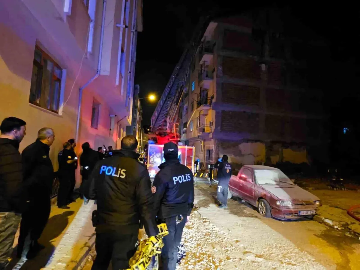 Elazığ\'da Yangın: 1 Kişi Dumandan Etkilendi