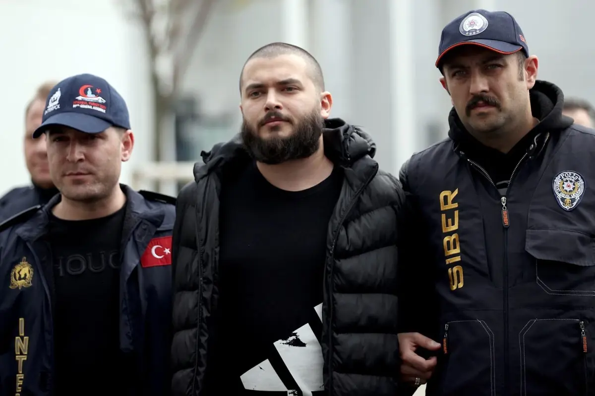 Faruk Fatih Özer\'in ölümünde yeni detaylar! Banyo kapısına çarşafla asılı halde bulunmuş