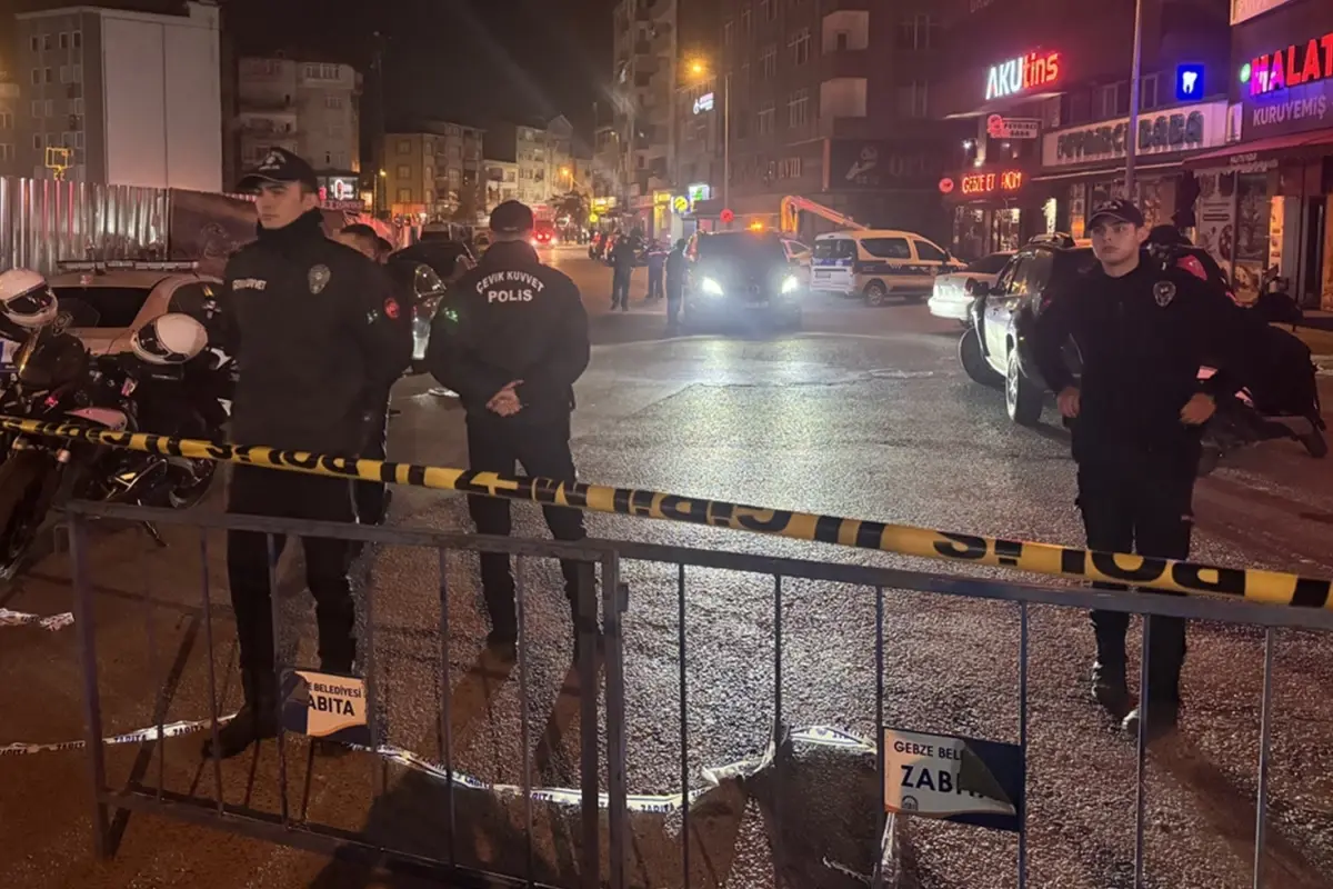 Gebze\'de çöken binanın çevresindeki 16 bina boşaltıldı! Kolonlar çatladı