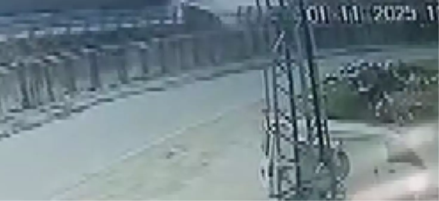 Adana\'da Araç Sulama Kanalına Düştü