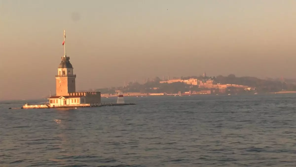 İstanbul\'da sis etkili oluyor