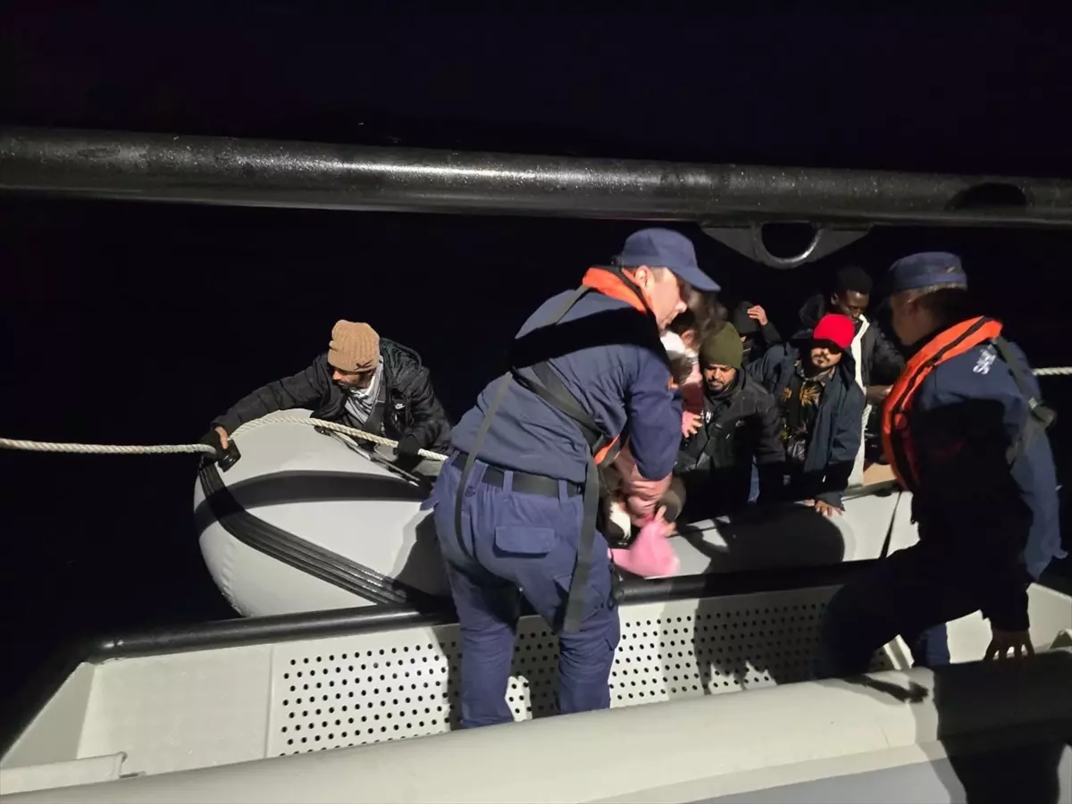 Çeşme ve Seferihisar\'da Düzensiz Göçmen Kurtarıldı