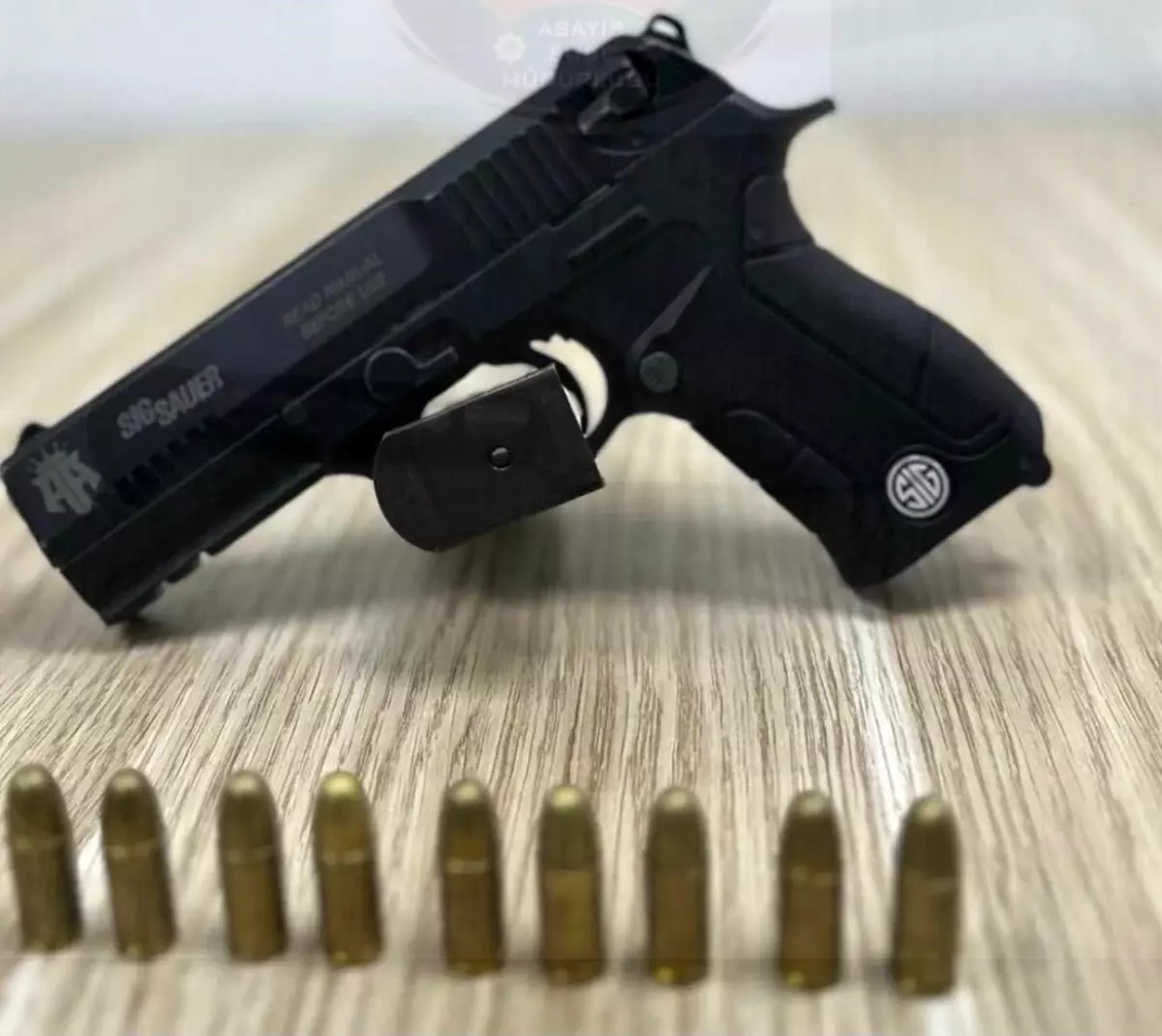 İzmir\'de Hızlı Polis Denetimi: 54 Gözaltı