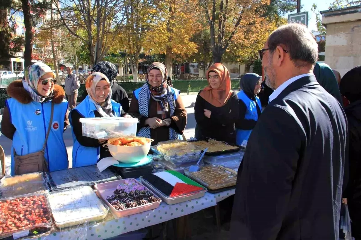 Karaman\'da Gazze İçin Hayır Çarşısı Düzenlendi