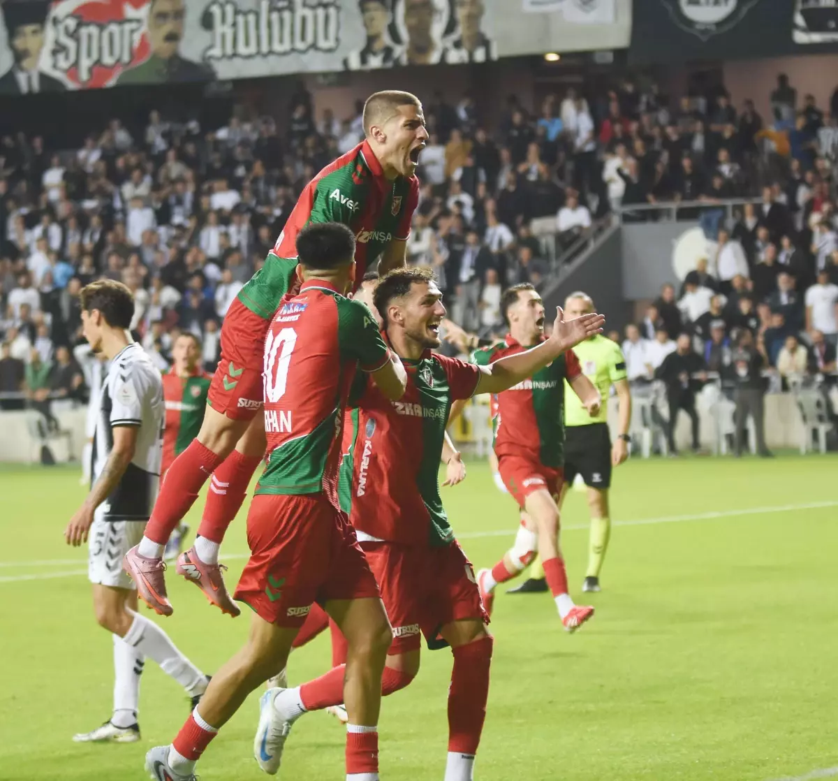 Karşıyaka - Uşakspor Zirve Mücadelesi