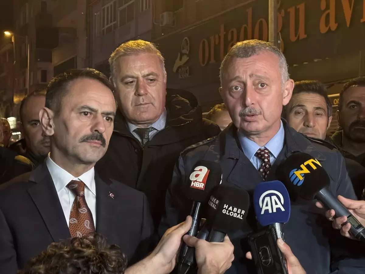 Gebze\'deki Çöken Bina İçin Çalışmalara Başlandı