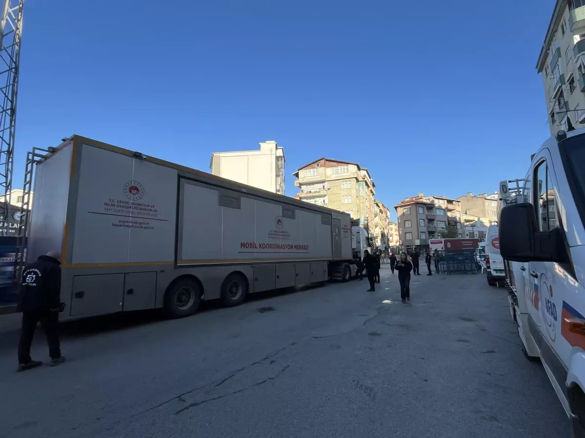 Gebze\'de Yıkılan Bina Çevresindeki 12 Bina Mühürlendi