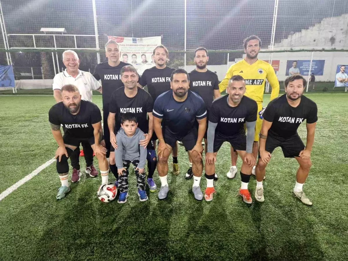 Kuşadası\'nda Görev Şehitleri Kupası Sona Erdi