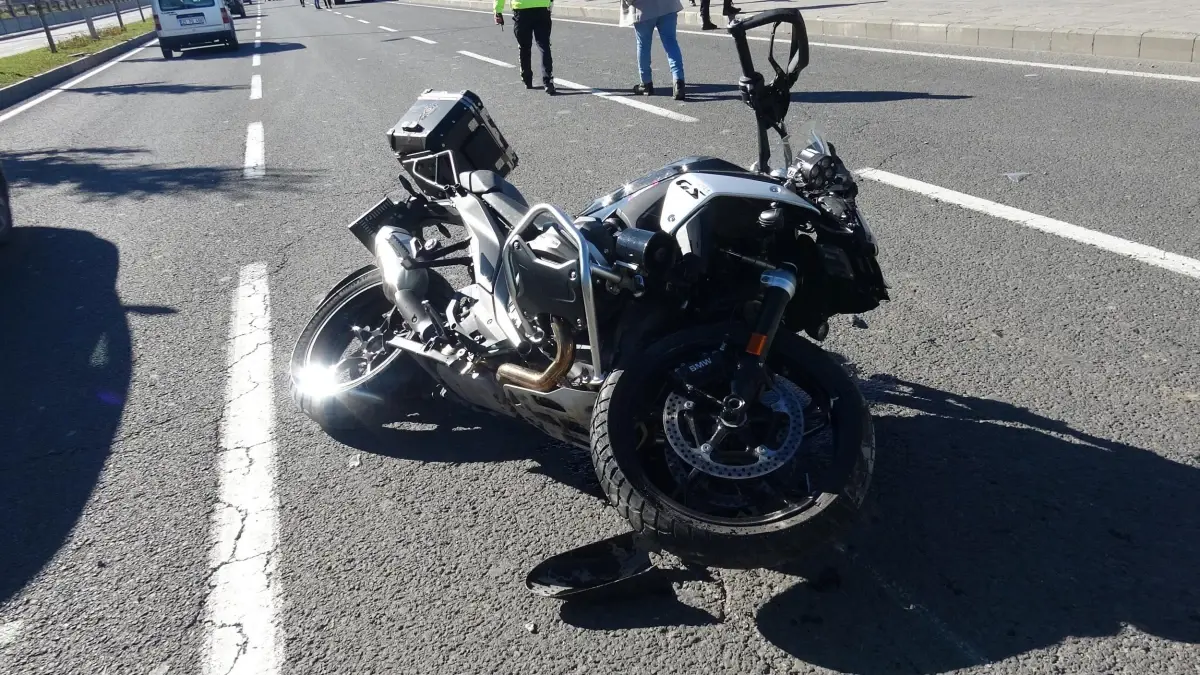 Erzurum\'da Polisi Motosiklet Kazası Yaraladı