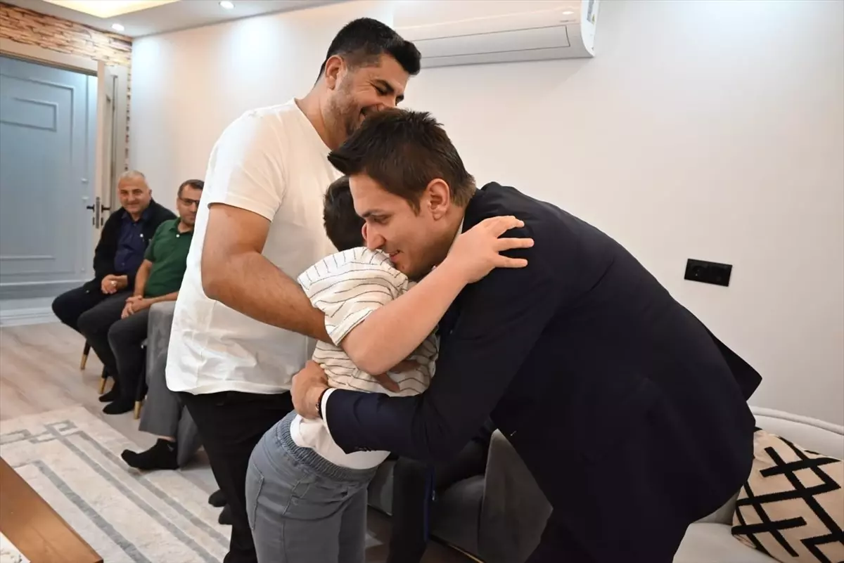 Kaymakam Çakır\'dan DMD Hastası Abdurrahim\'e Doğum Günü Ziyareti