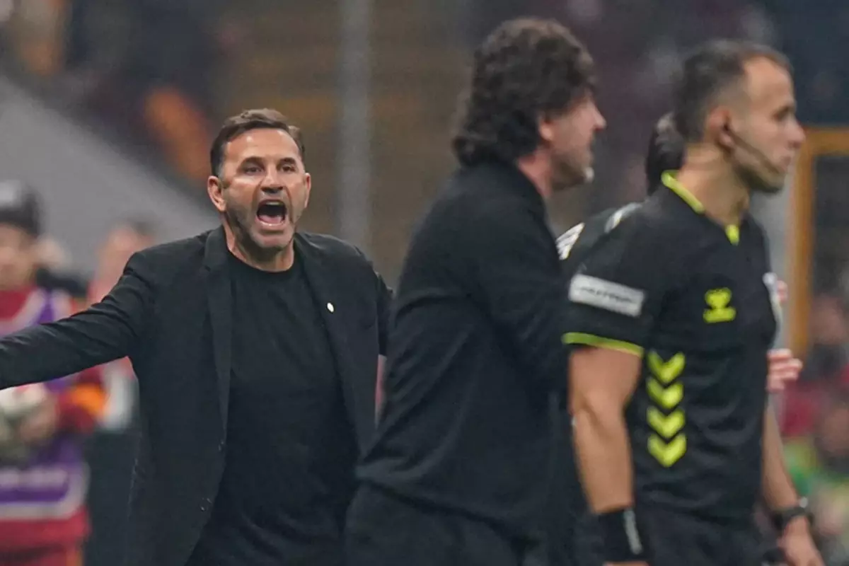 Okan Buruk\'tan uzatma tepkisi: Türk hakemleri bayılıyor