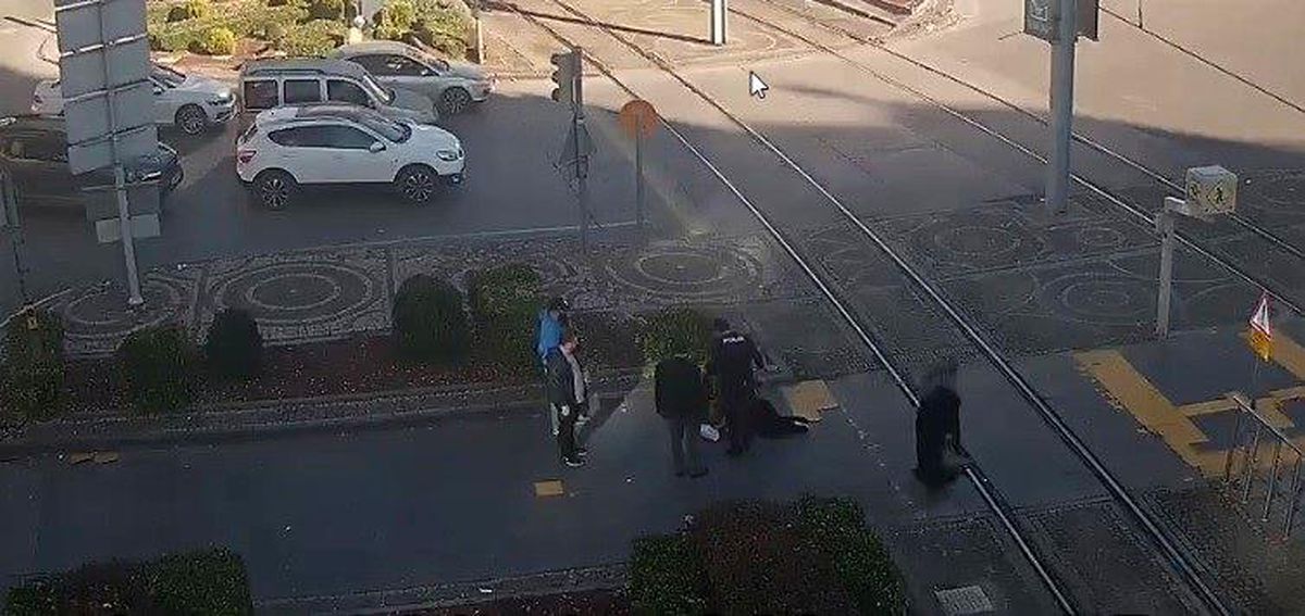 Polisler Kadının Imdadına Koştu