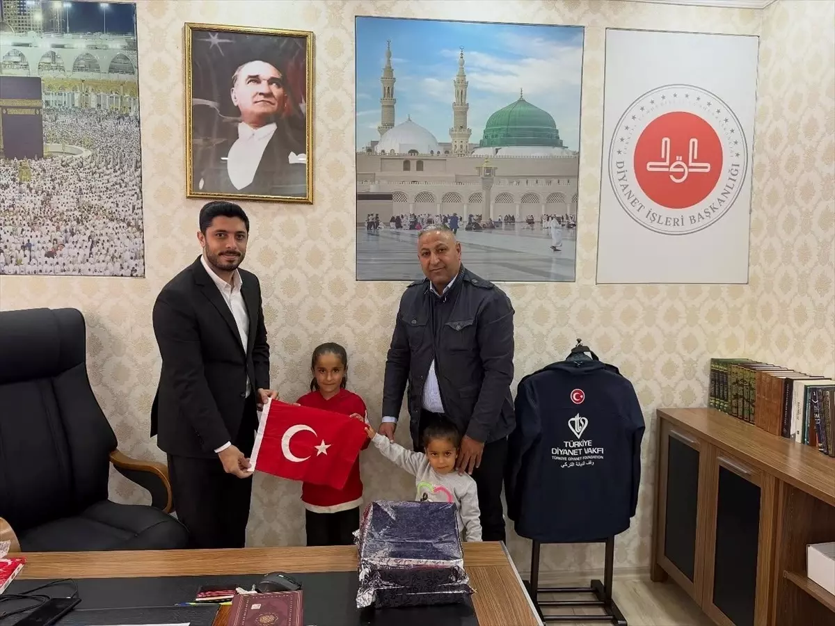 Kardeşlerin Bayrak Sevgisi Kamerada