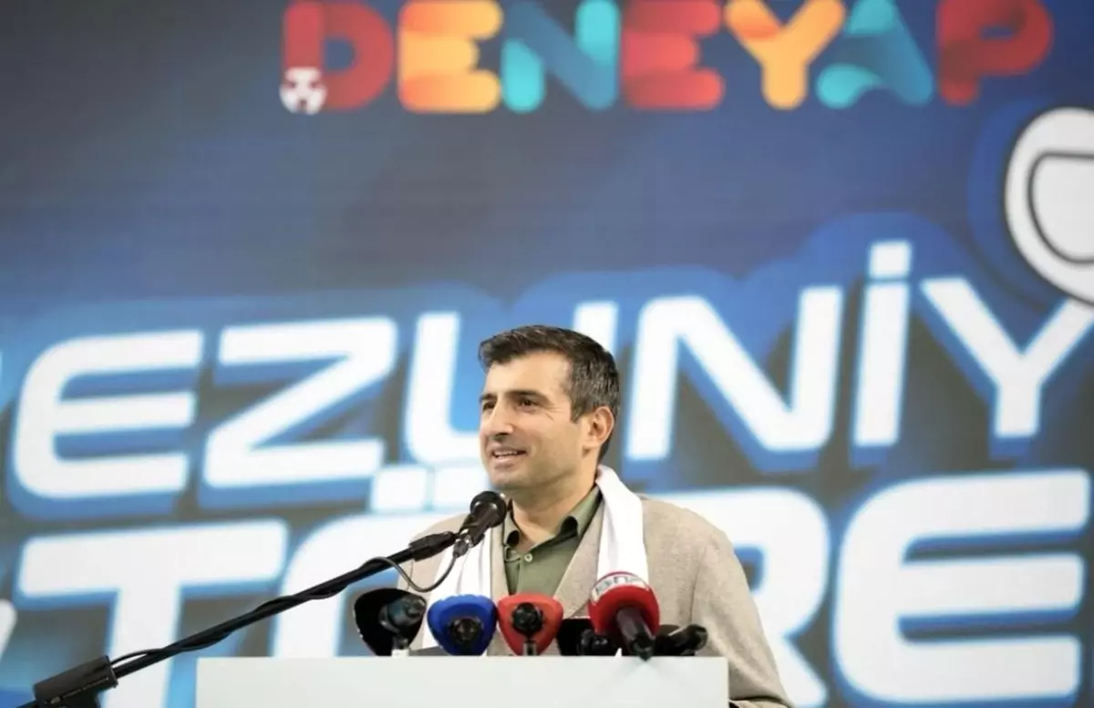 Selçuk Bayraktar mezun olan gençlere seslendi: "Bu güzel ülkenin geleceğinde sizlerin imzası olacak"