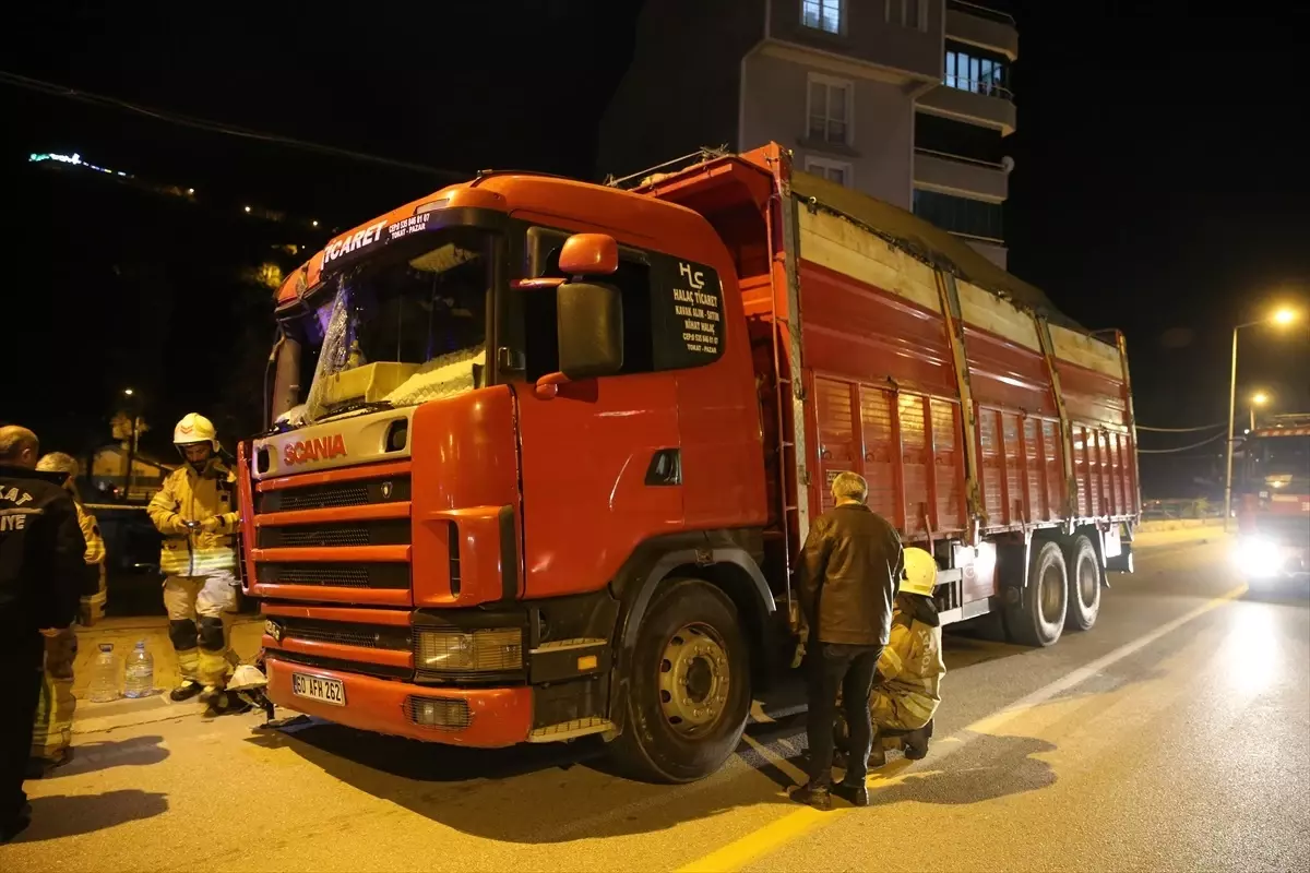 Freni Patlayan Kamyonu Durdurdu