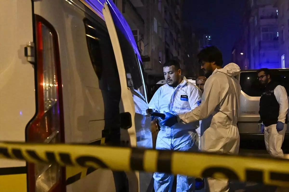 Ümraniye\'de Aile Katliamı: Baba İki Kişiyi Öldürdü