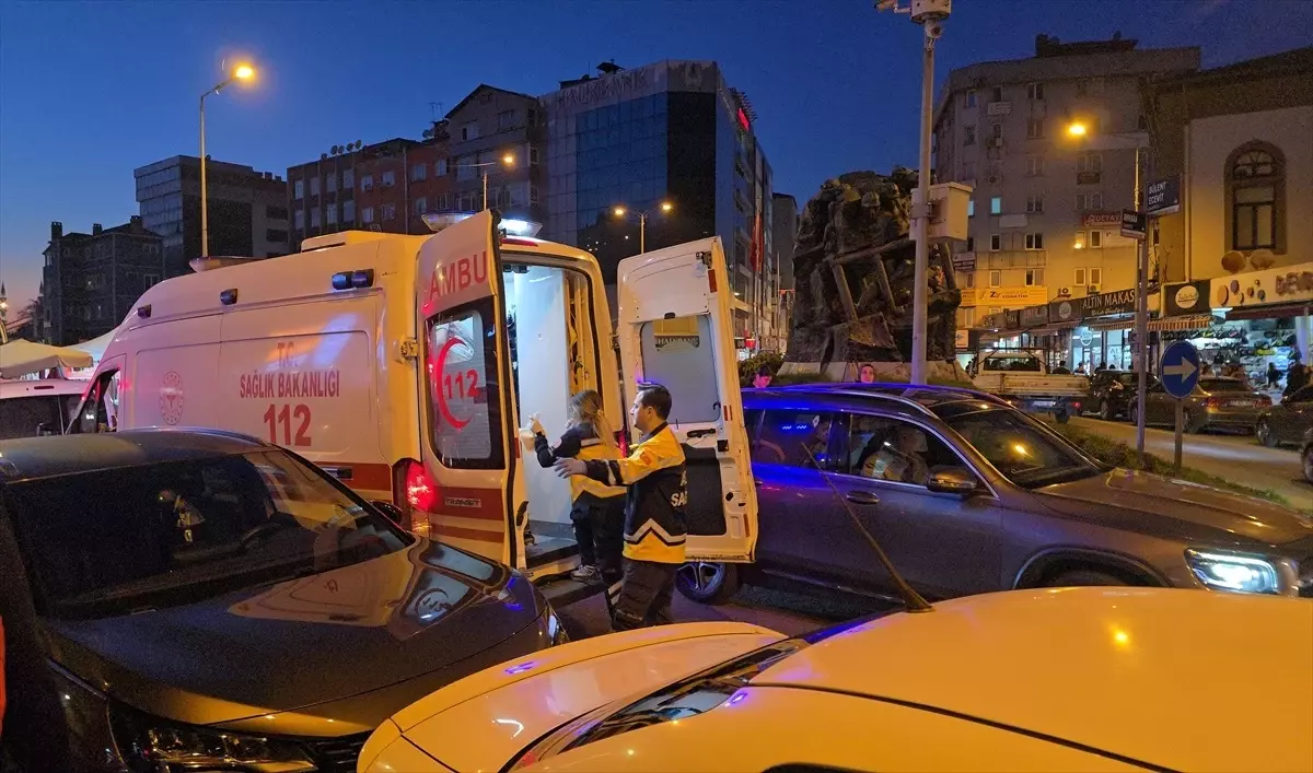 Zonguldak\'ta Bıçaklı Kavga: 1 Yaralı