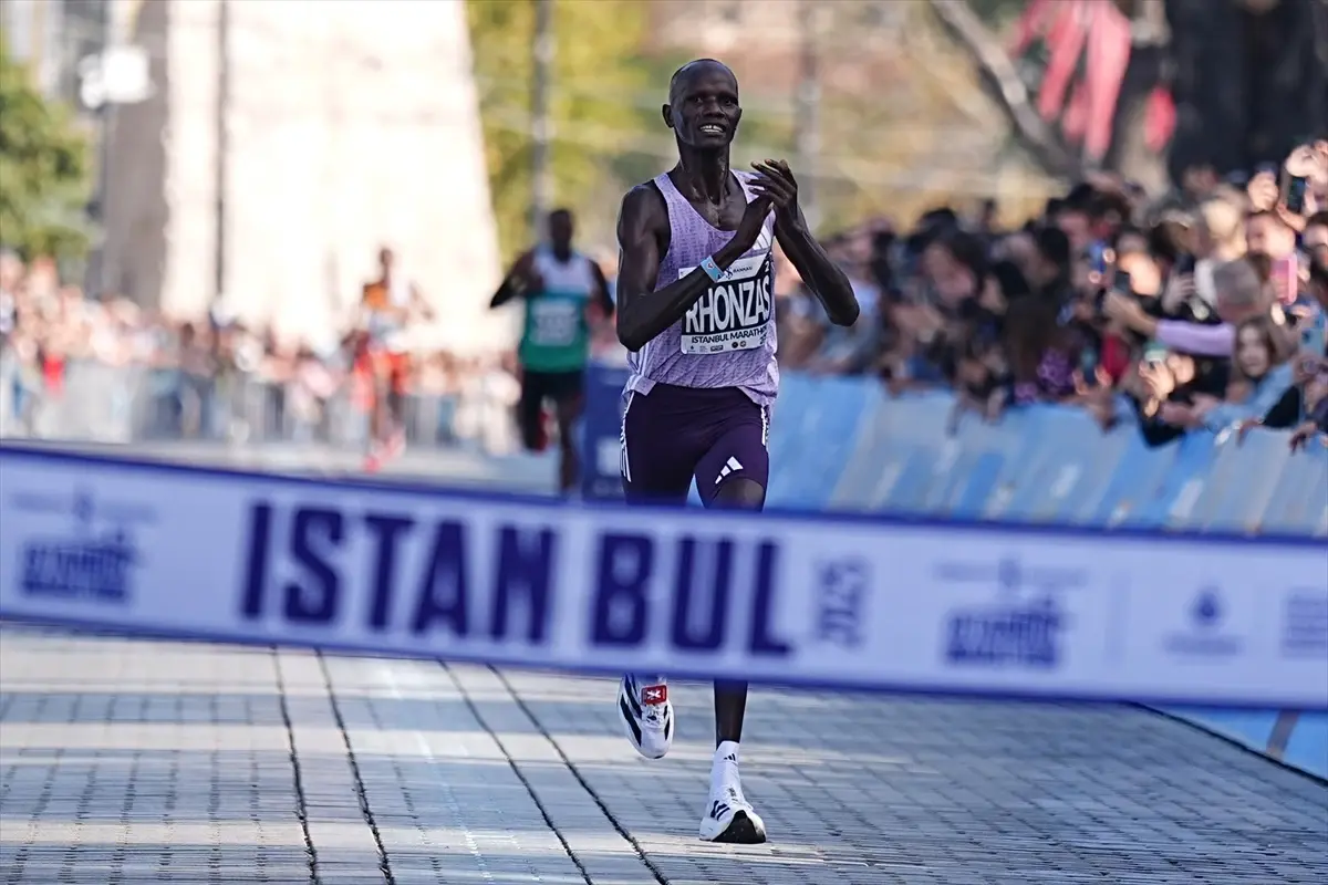 47. İstanbul Maratonu\'nu erkeklerde Rhonzas Lokitam Kilimo kazandı