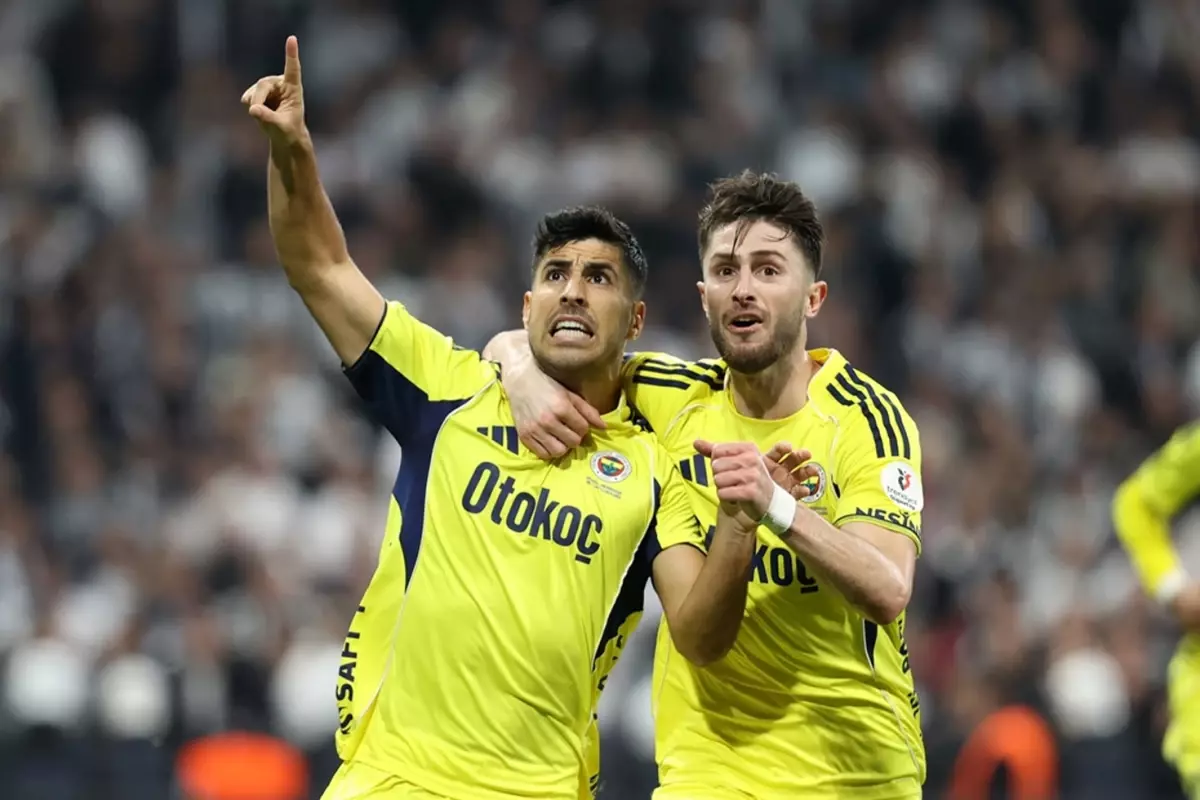 5 gol, 2 kırmızı kart! Tarihi derbide Fenerbahçe 2-0\'dan geri dönerek Beşiktaş\'ı devirdi