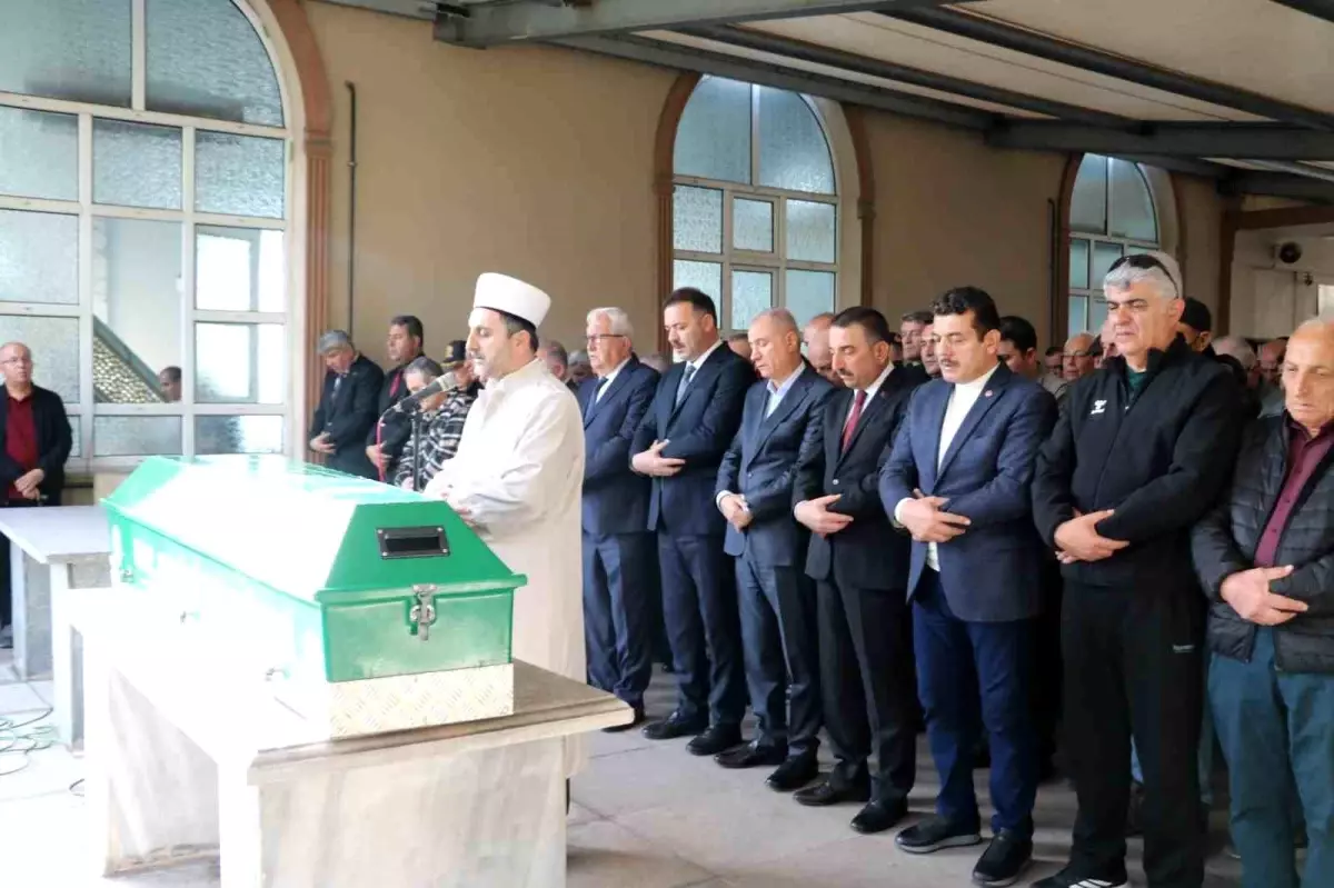 Efkan Ala Eniştesinin Cenazesinde