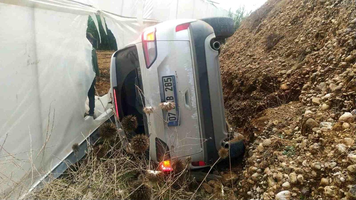 Antalya\'da Trafik Kazası: 5 Yaralı