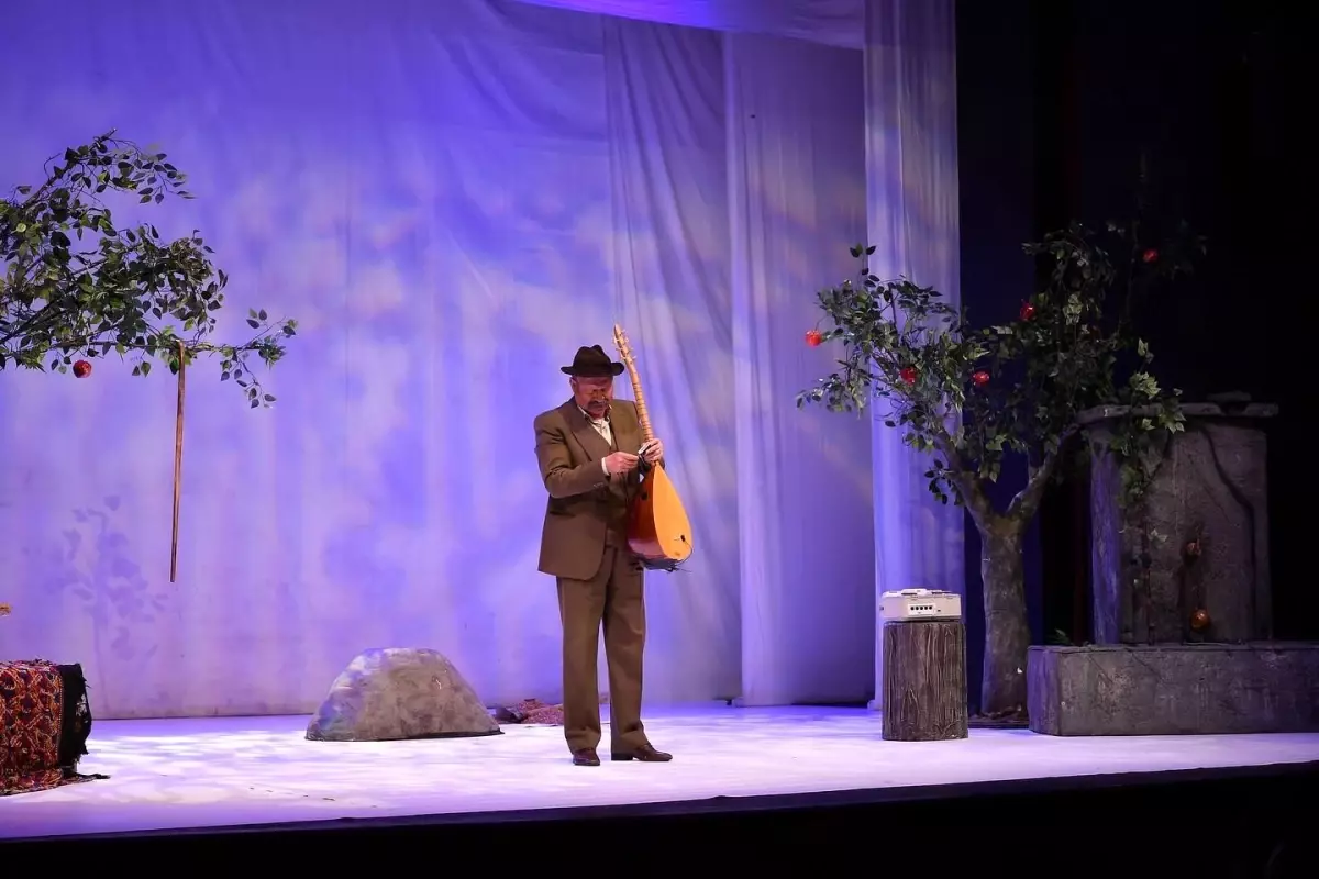 Kayseri\'de Aşık Veysel Anısına Tiyatro Gösterimi