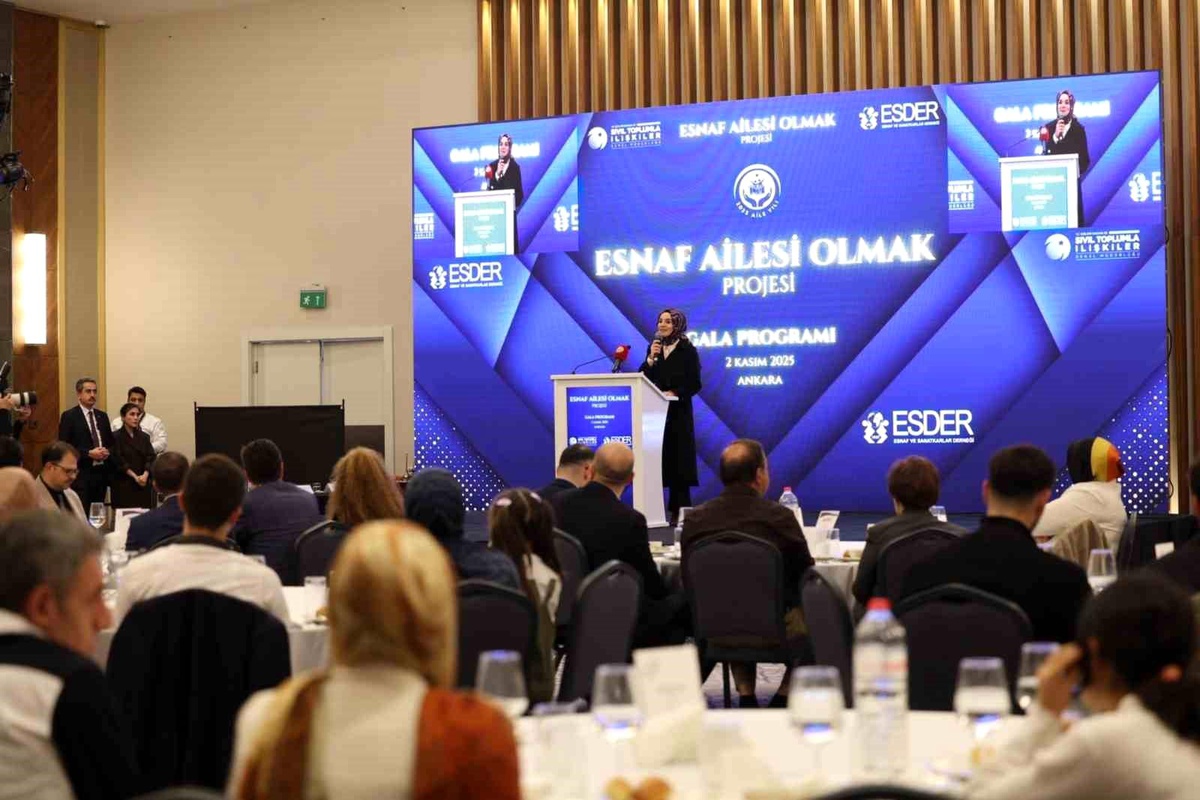 Bakan Göktaş \'Esnaf Ailesi Olmak\' Projesi Galasında