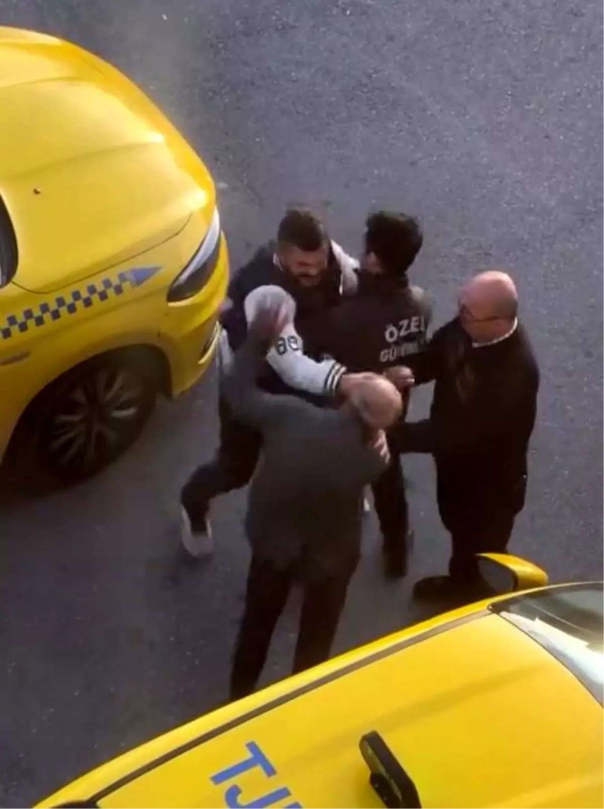Başakşehir\'de Taksici Kavgası