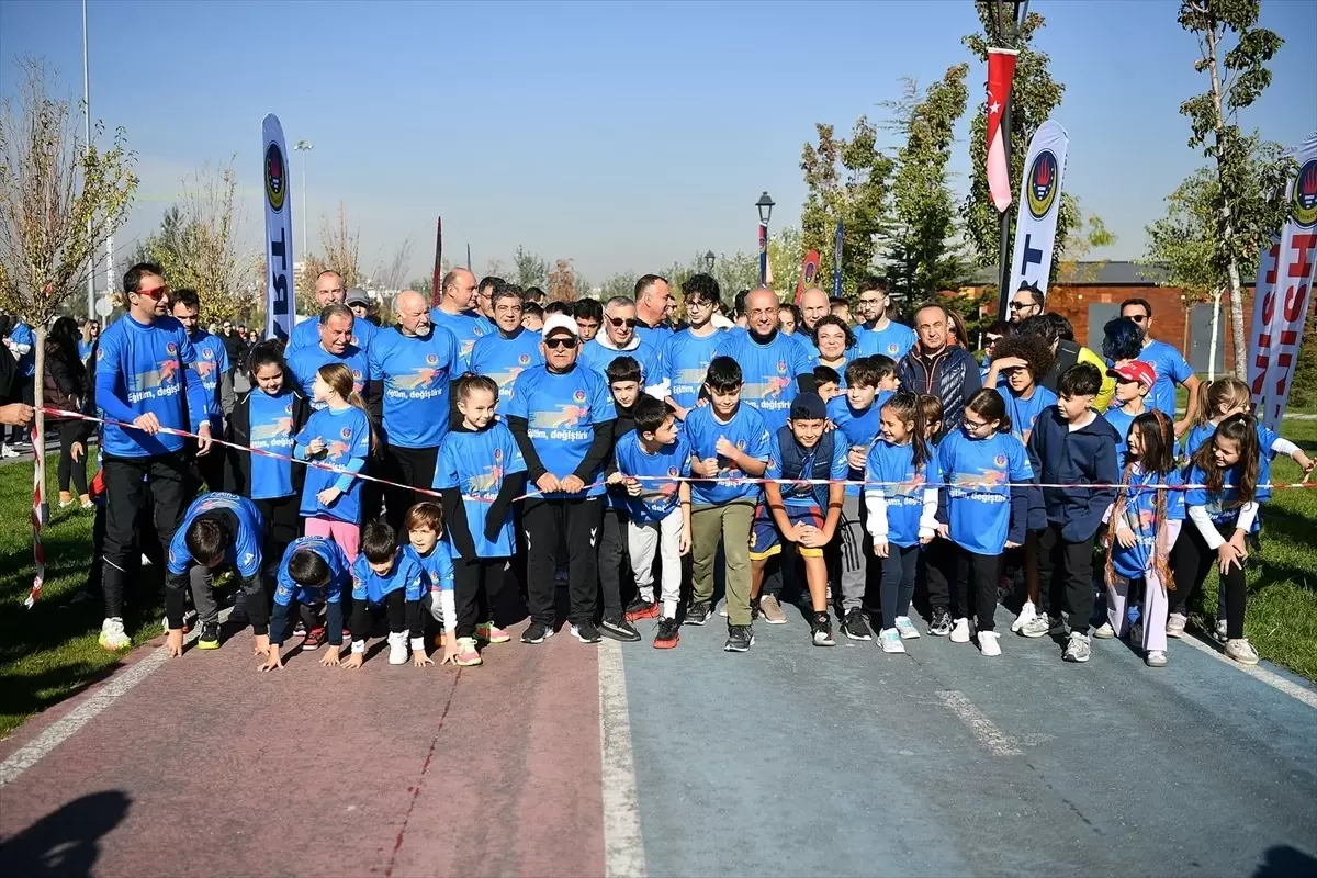 Başkan Büyükkılıç, Türk Eğitim Derneği\'nin düzenlediği koşuya katıldı