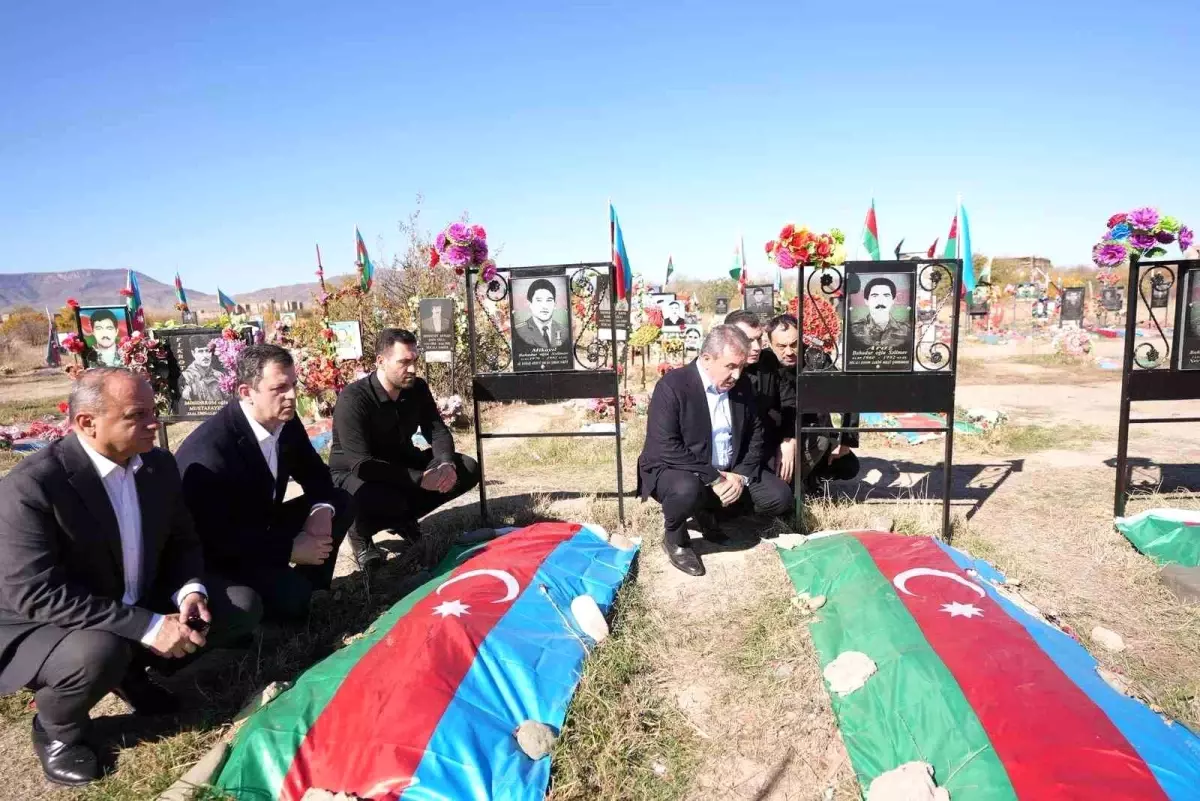 BBP Genel Başkanı Destici, Ağdam\'da şehitliği ziyaret etti