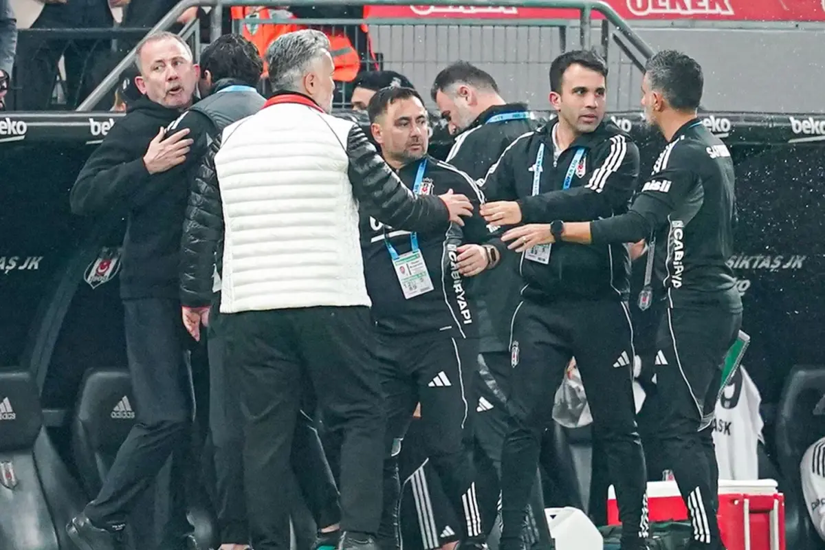 Beşiktaş\'tan Fenerbahçe derbisi sonrası hakem tepkisi