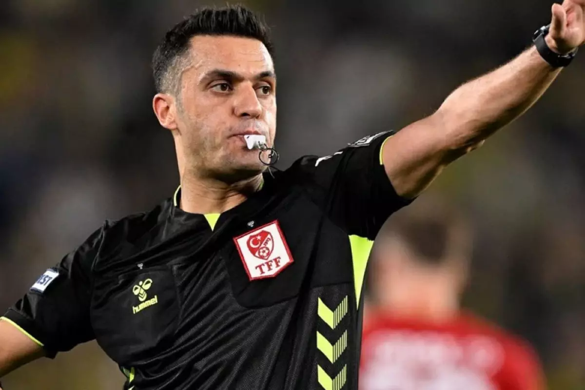 Beşiktaş taraftarından hakeme \'\'bahis yapsana\'\' tezahüratı